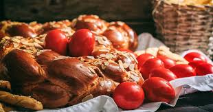 Το Ελληνικό Πάσχα: Τα έθιμα που δεν χάνονται στον χρόνο