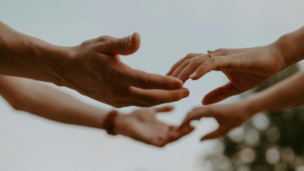 Δέκα λέξεις που χρησιμοποιούν πάντα οι ειλικρινείς άνθρωποι, σύμφωνα με την Tεχνητή Nοημοσύνη