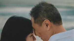 Πώς οι σχέσεις με μεγάλη διαφορά ηλικίας δοκιμάζονται, αλλά και ανθίζουν; 