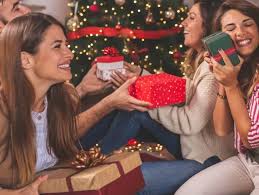 Τα ζώδια σε Christmas mood: Ποια κάνουν τα καλύτερα και ποια τα χειρότερα δώρα