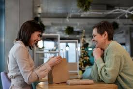 Gift Guide: Πώς να επιλέγουμε δώρα για το σπίτι ενός αγαπημένου προσώπου