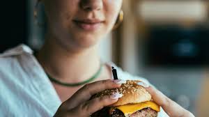 Τι είναι η συναισθηματική πείνα και πώς μπορούμε να τη διαχειριστούμε