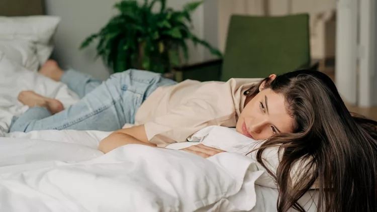 Γιατί νιώθεις μελαγχολία τον Σεπτέμβρη; 4 τρόποι να τη διαχειριστείς