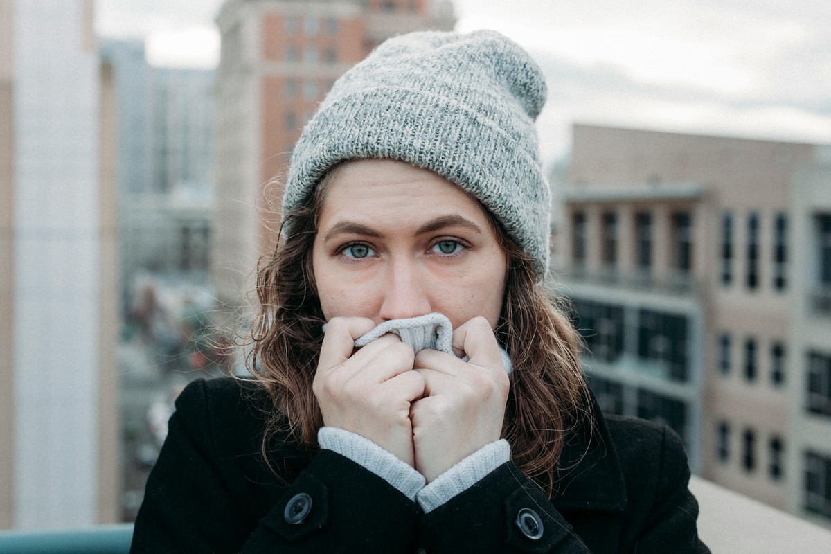 4 παράξενοι τρόποι που το κρύο επηρεάζει την ψυχολογία σου 