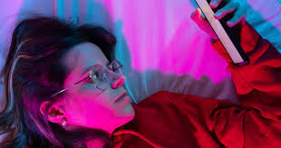 Γιατί κολλάτε με τις ώρες στο scrolling — Πώς να κόψετε την κακή συνήθεια