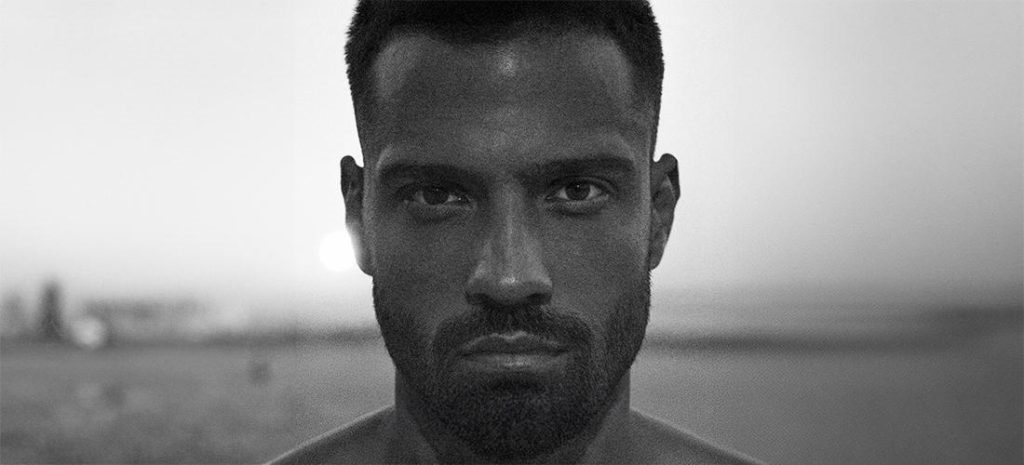 Ο Κωνσταντίνος Αργυρός παρουσιάζει το πολυαναμενόμενο νέο single «Champ»