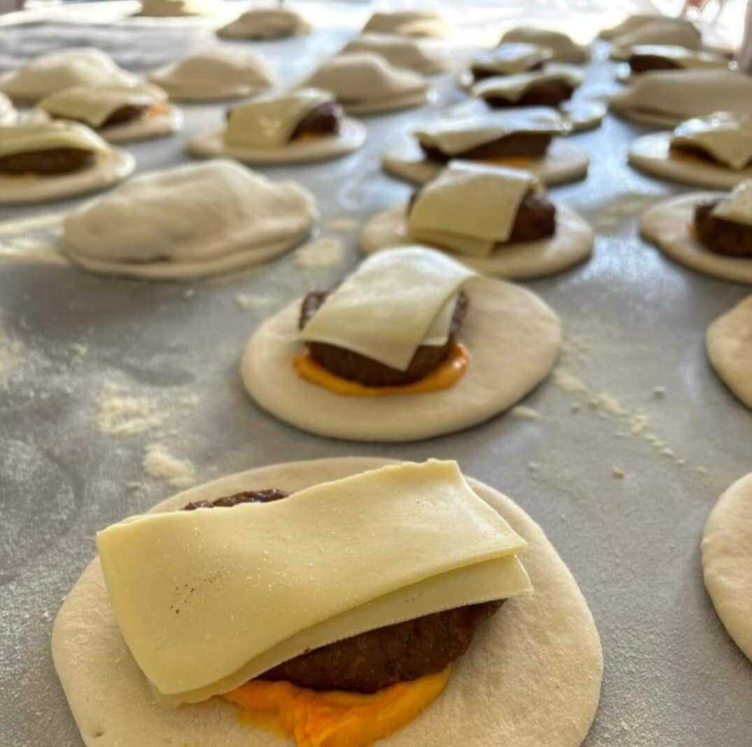 Λαχταριστή μπιφτεκόπιτα με συνταγή COOKIES!